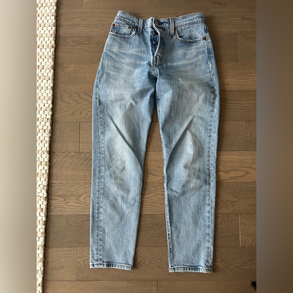 Levi’s Wedgie - Picture 2 of 4